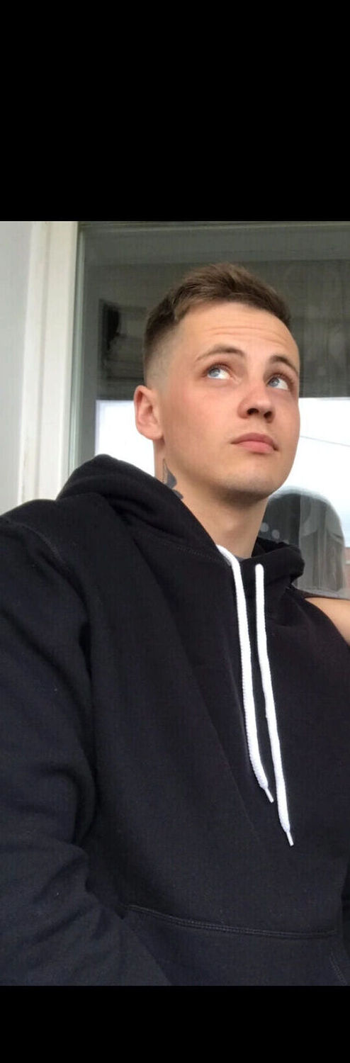  51296111  Pavel, 27 ,    