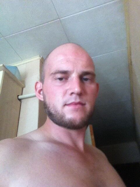  7725511  Artur, 36 ,    