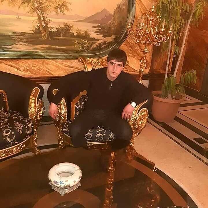  21566951  Razmik, 30 ,    