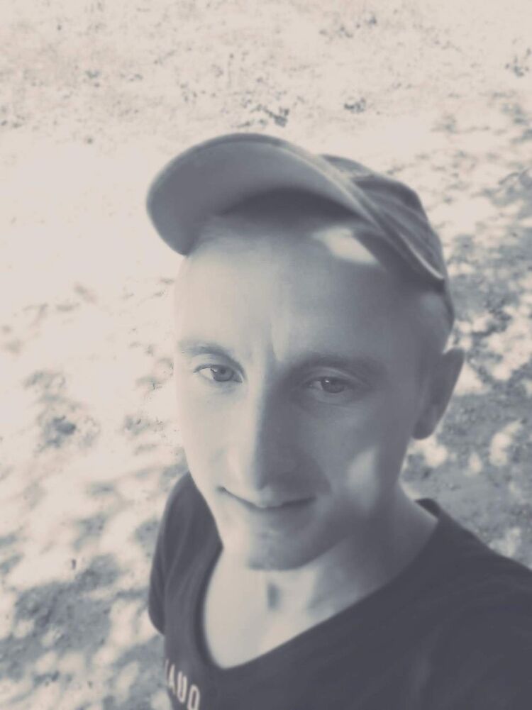  ,   Denis, 28 ,  