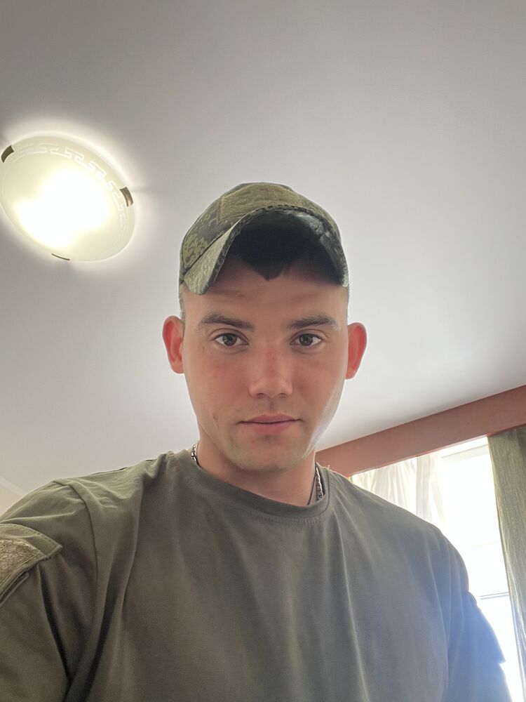  52950221  Artem, 25 ,    