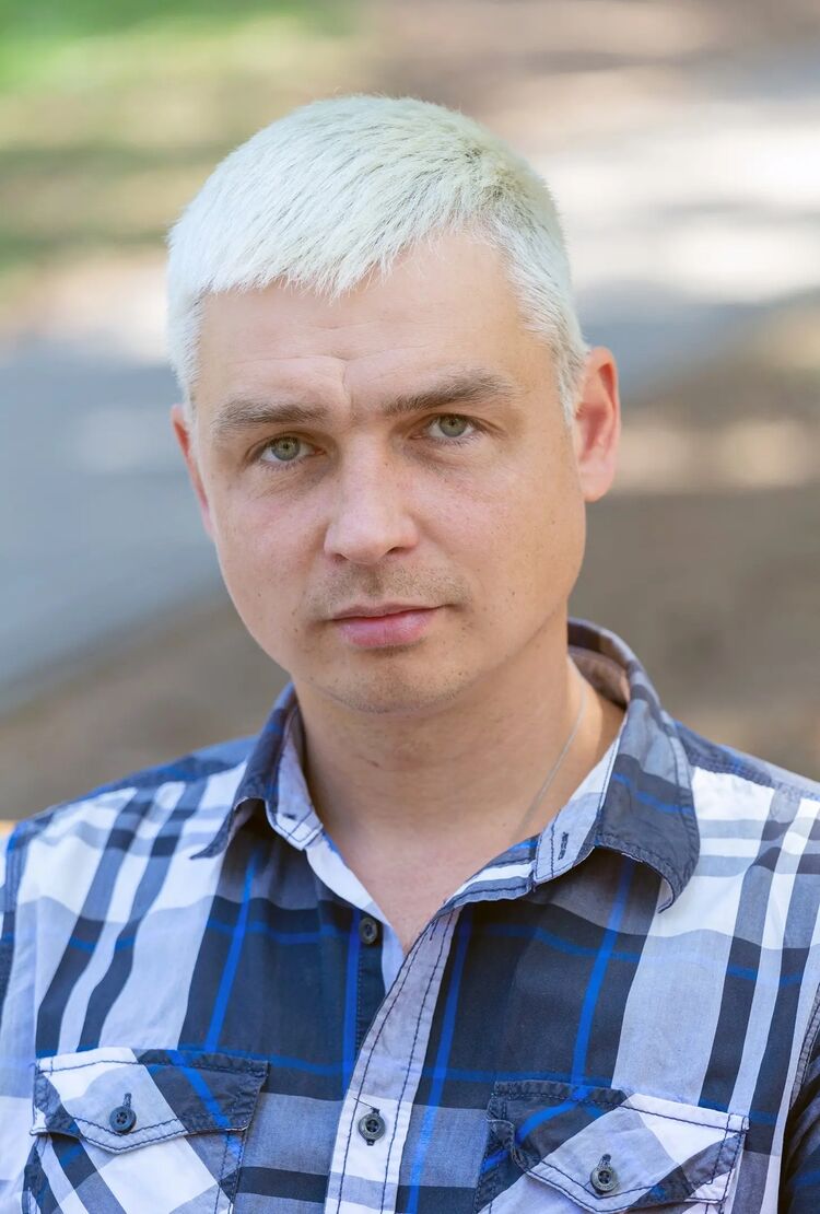  40479071  Andrei, 37 ,    