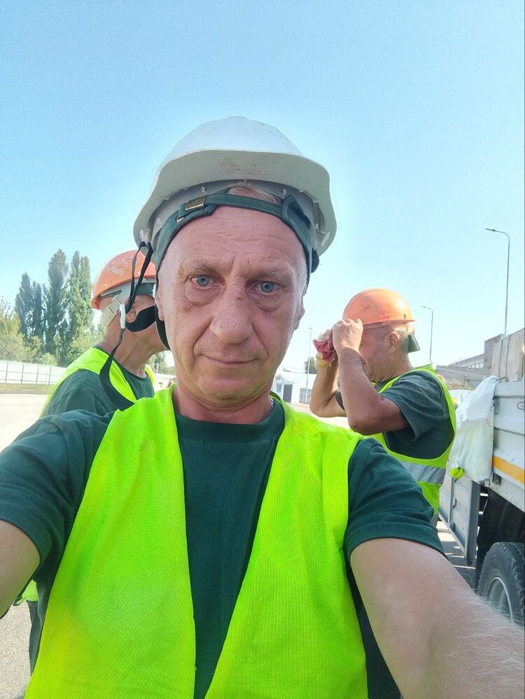  46820611  , 53 ,    