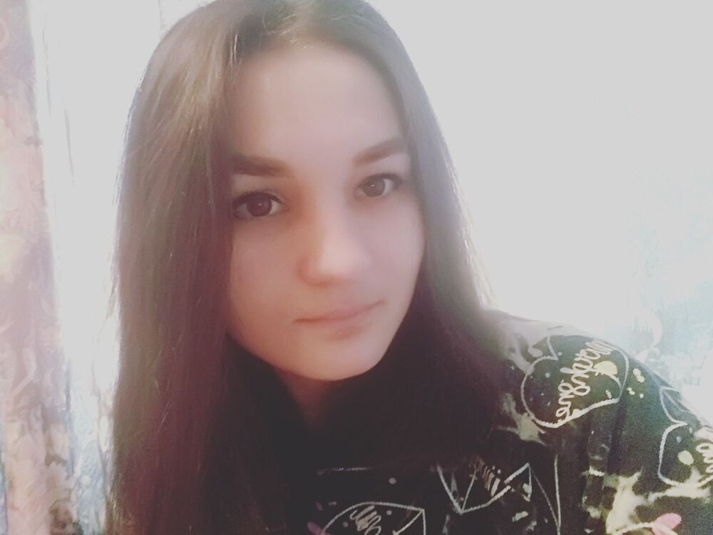  ,   Julia, 26 ,  