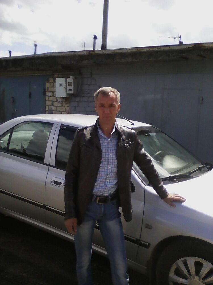  9844791  Viktor, 49 ,    