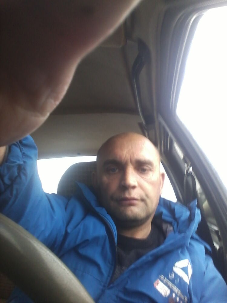  ,   Leonid, 46 ,   c 