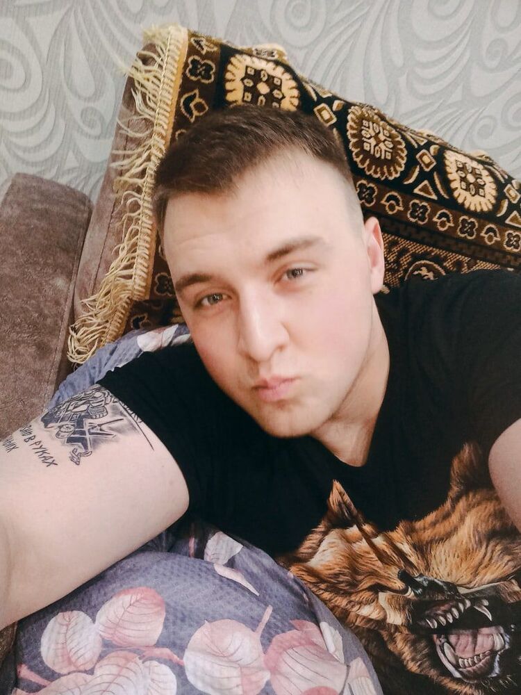  31700441  Anton, 27 ,    