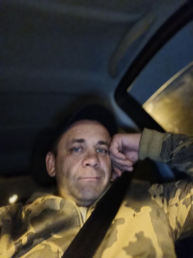  21089321  Karlik, 44 ,    