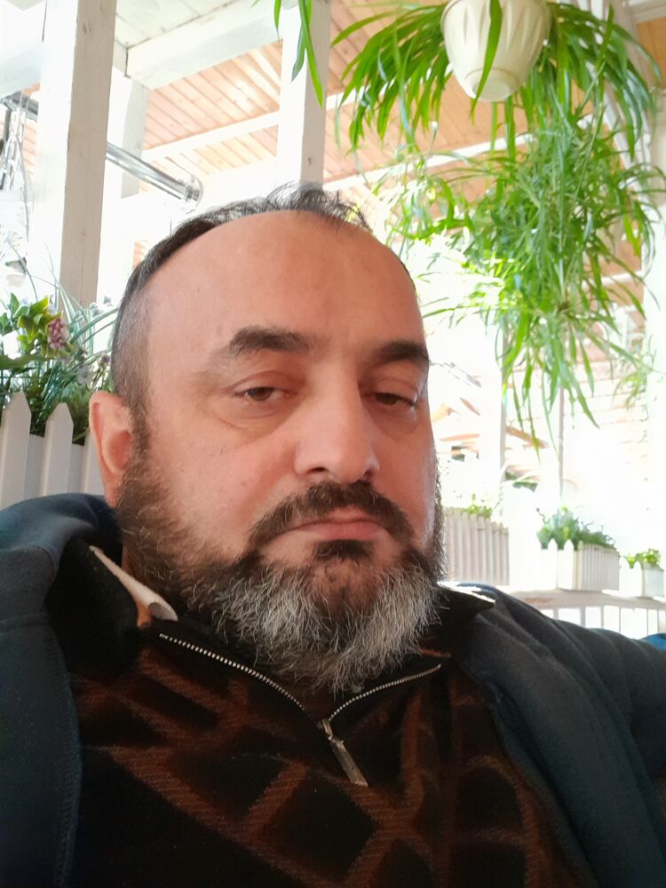  43982611  Namiq, 48 ,    