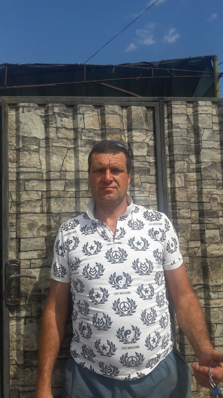  37597481  Anatolii, 44 ,    