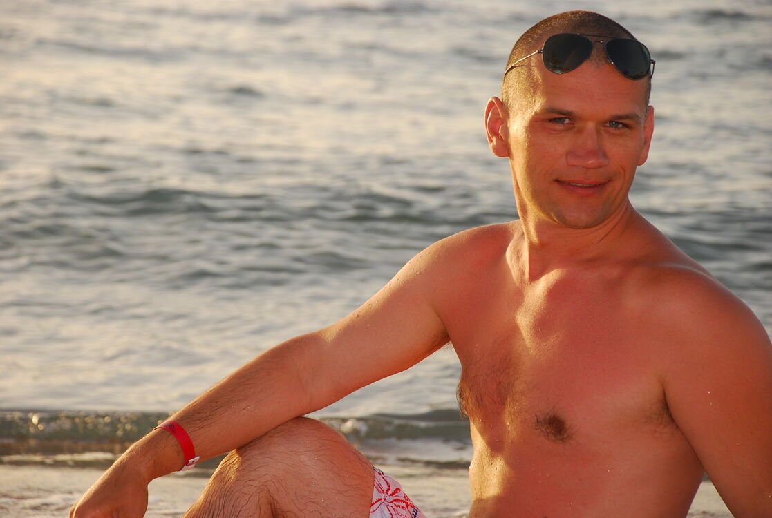  8240881  Sergey, 42 ,    