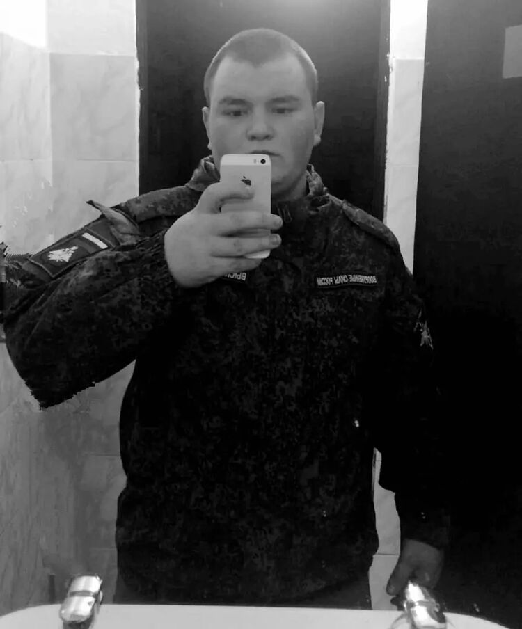  30328541  Petr, 23 ,    