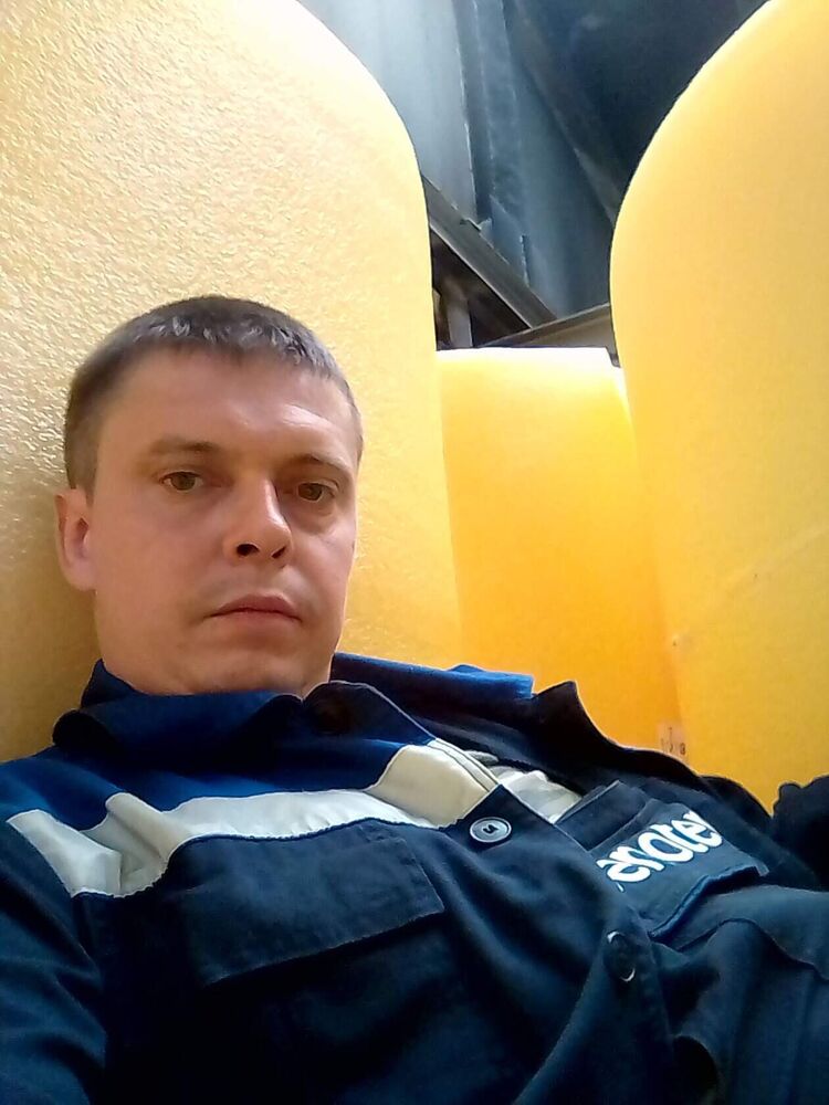  ,   Pawel, 38 ,   ,   