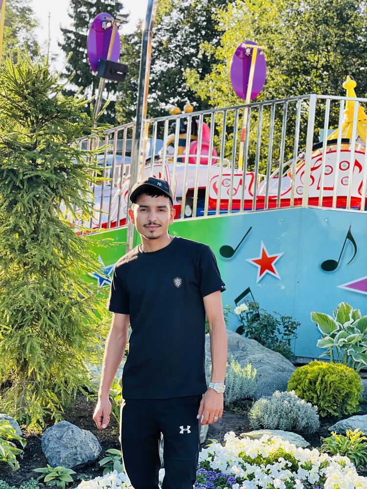  46700881  Salah eddin, 25 ,    Palais-Bourbon