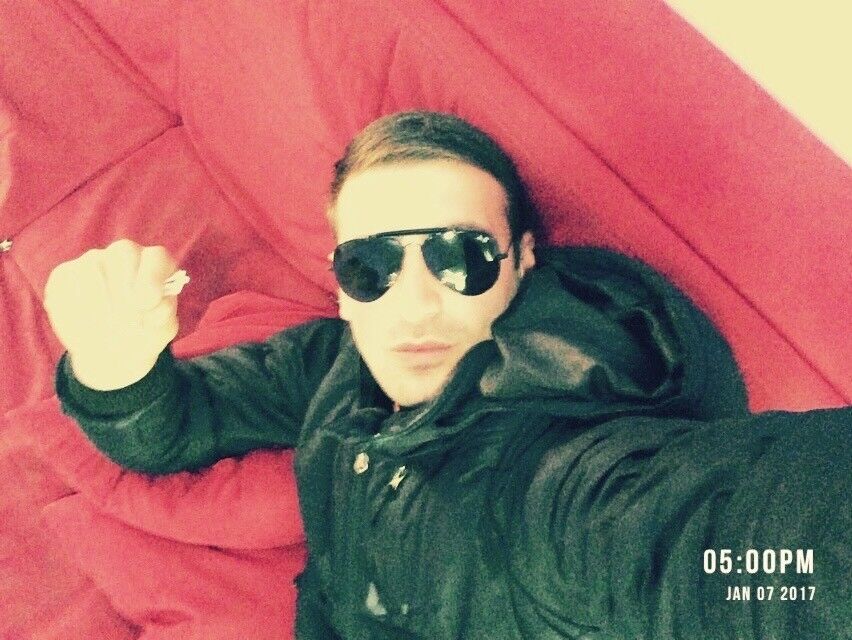  9045541  Tornike, 36 ,    