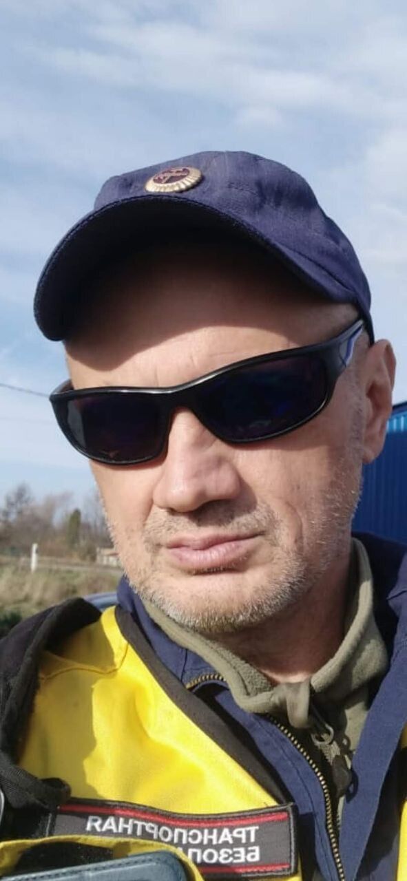  52984161  Petr, 47 ,    