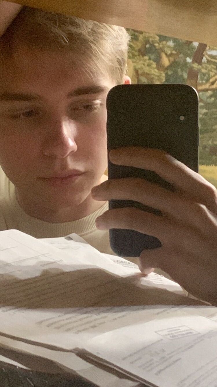 38911711  Vladimir, 22 ,     