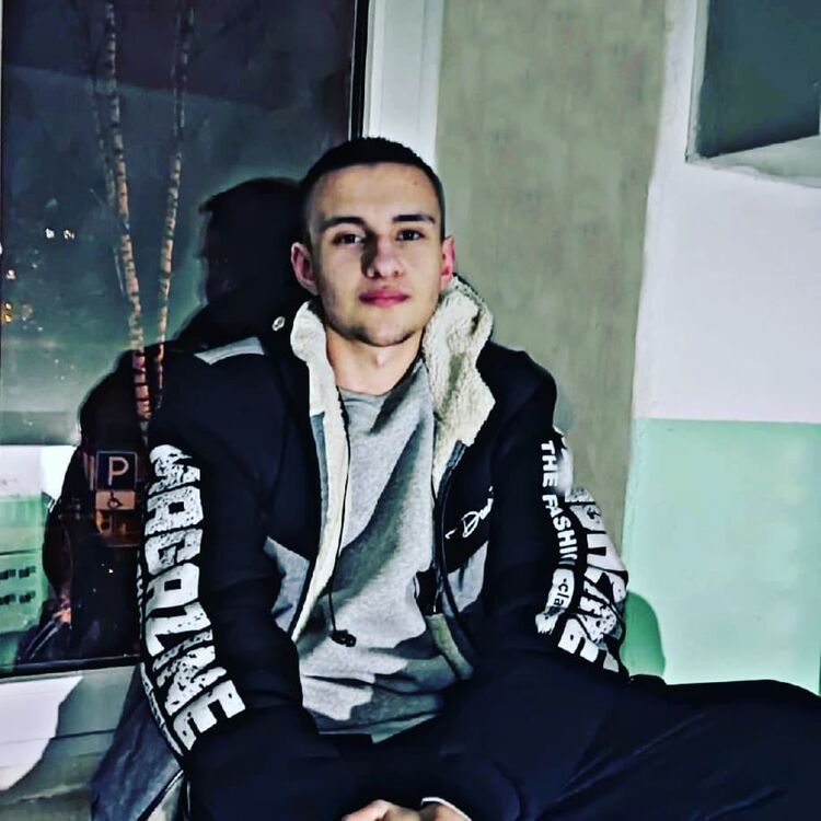  27153141  , 24 ,    -