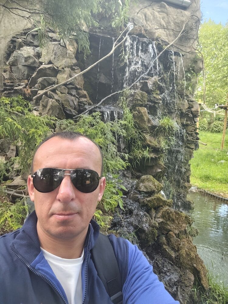 Torhout,   , 41 ,  