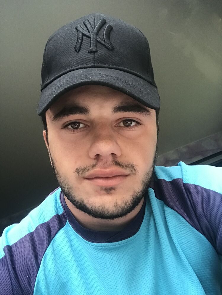  ,   Artur, 28 ,   ,   