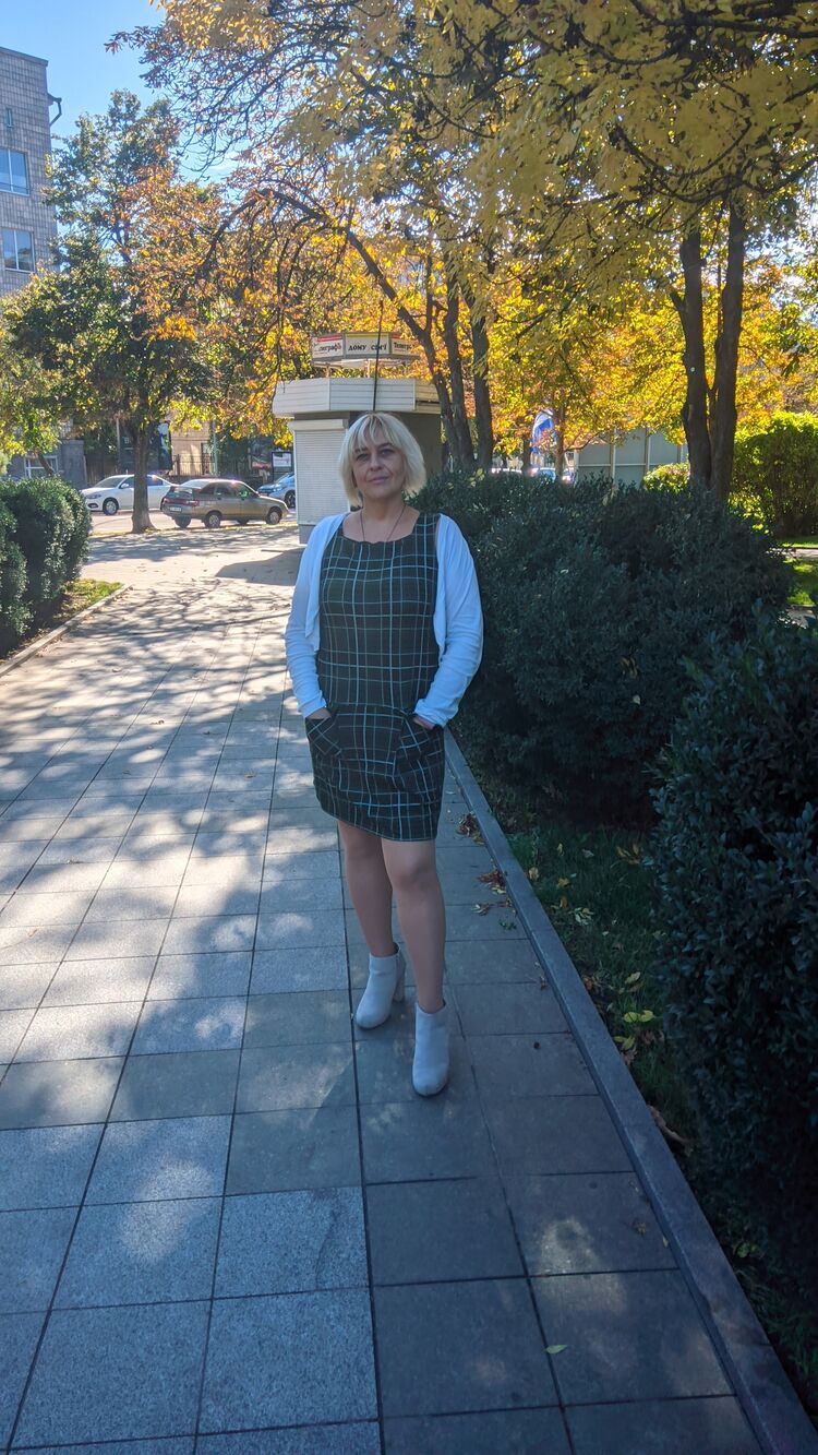  29890281  Julia, 42 ,    