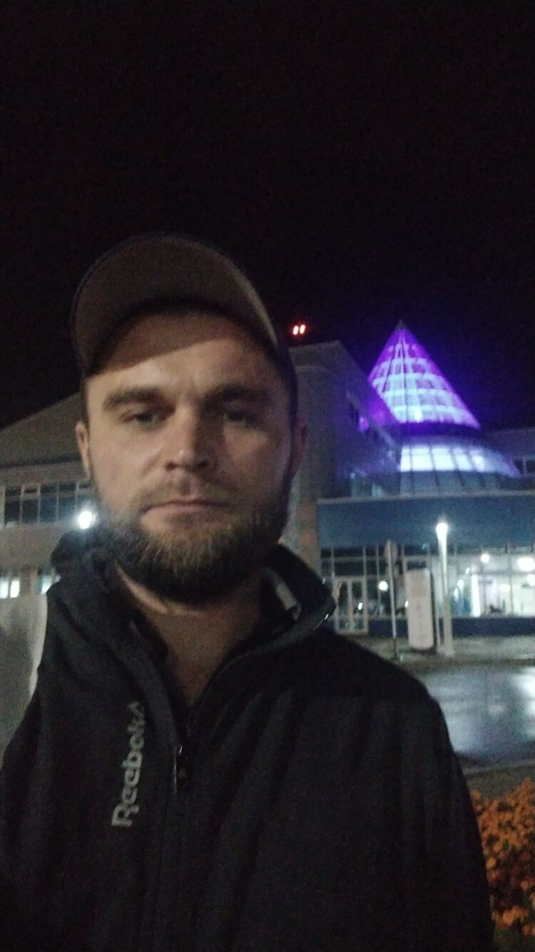  28677261  Aleksei, 39 ,    