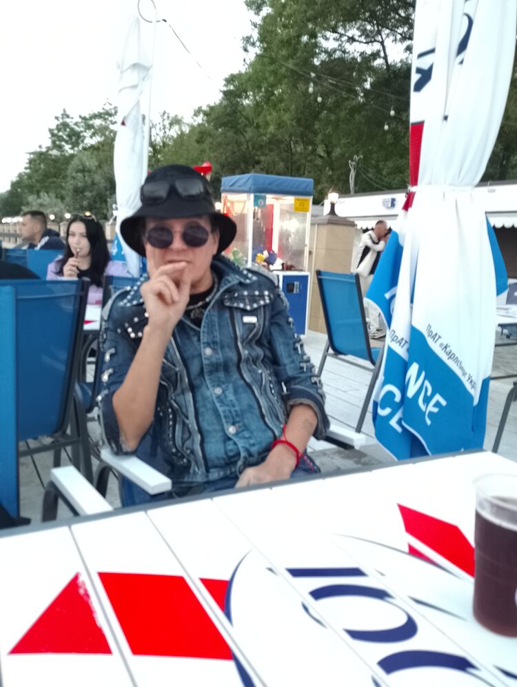  48628921  Platon, 40 ,    