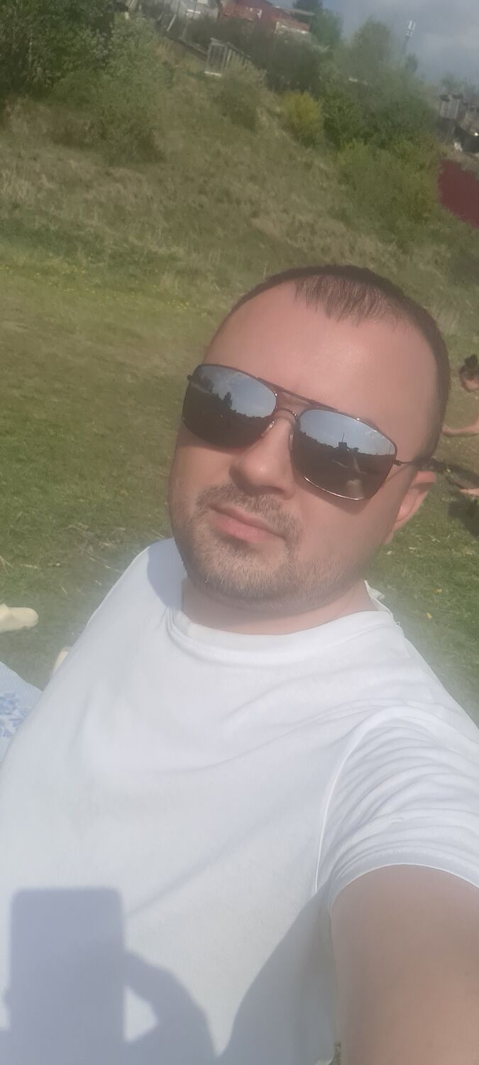  36587991  Alexander, 38 ,    