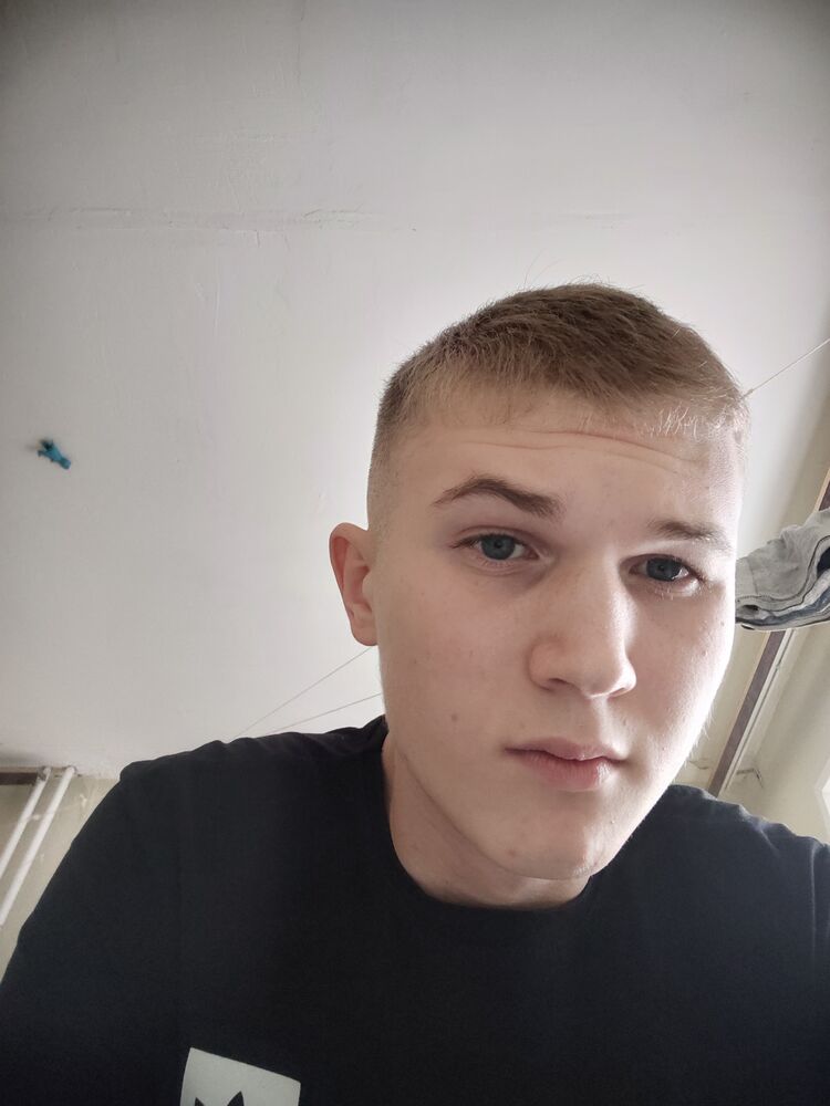  43814461  Artem, 21 ,    
