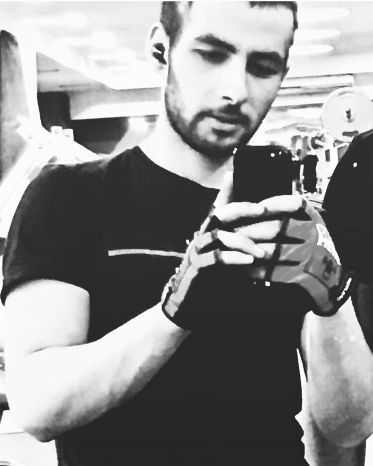  39861521  Hayk, 35 ,    