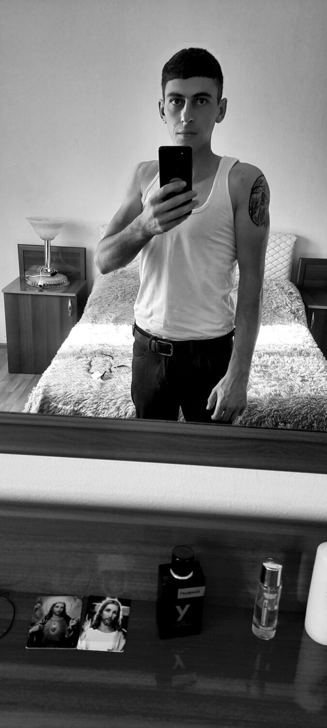  44248631  David, 32 ,    