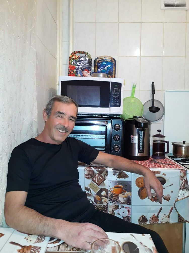  28908831  Alexander, 63 ,    