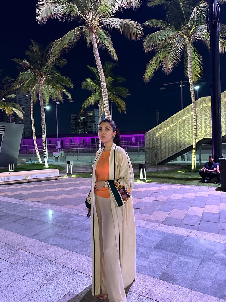  Jiddah,   Queen, 32 ,   ,   