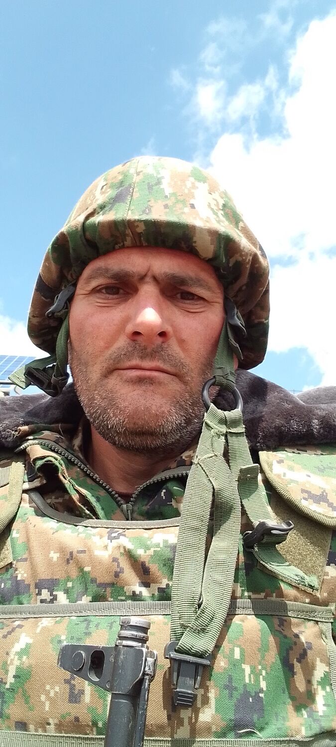  48164221  Artur, 41 ,     