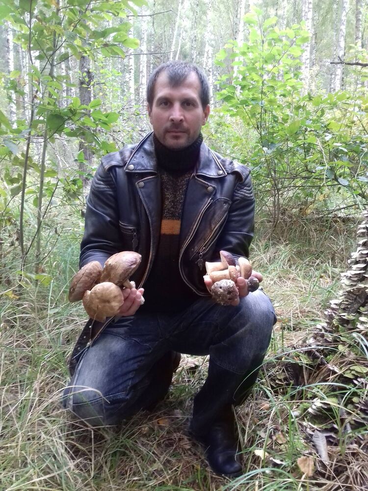  44384691  Georgiy, 49 ,    