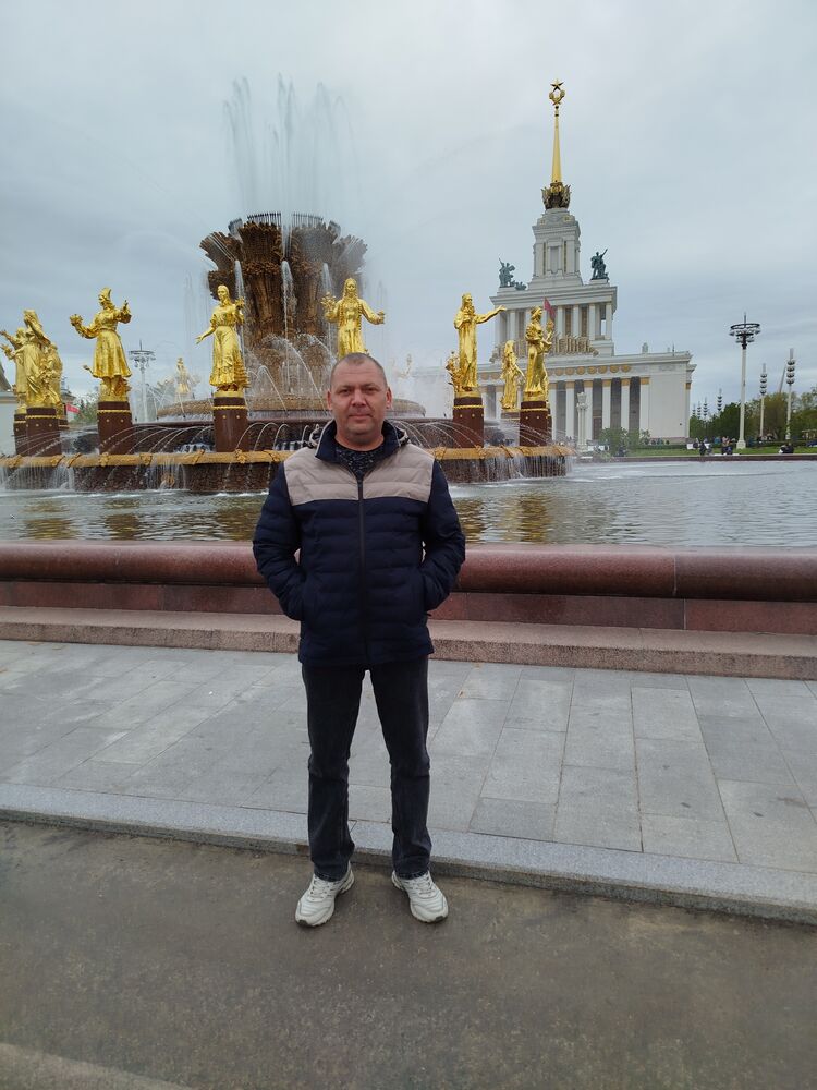  54104521  Konstantin, 46 ,    