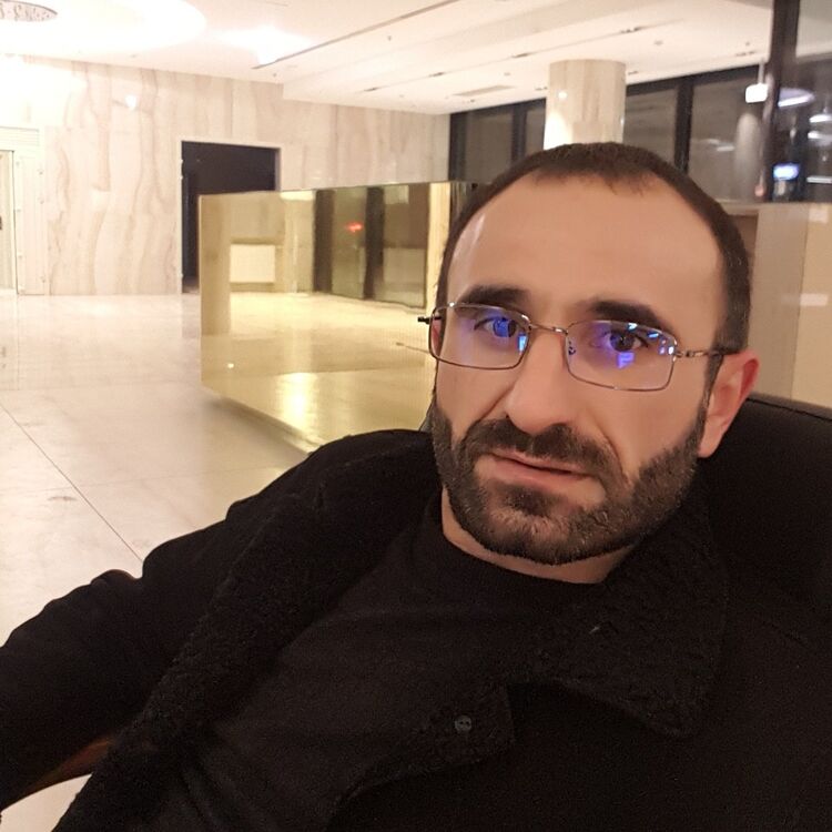  ,   Aro, 42 ,   ,   , c 