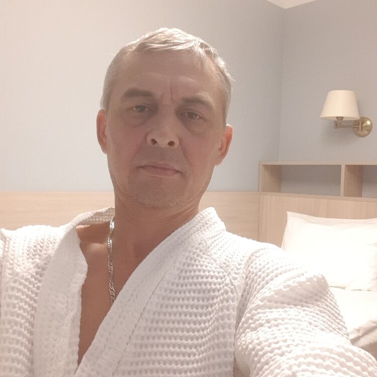  42282851  Andrey, 42 ,    