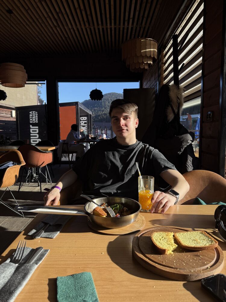  53260961  Vlad, 26 ,    -