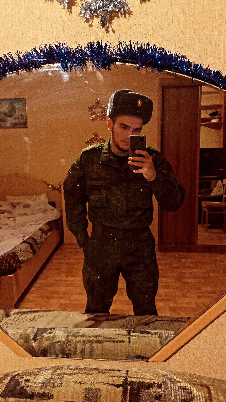  32305331  Stepan, 24 ,    