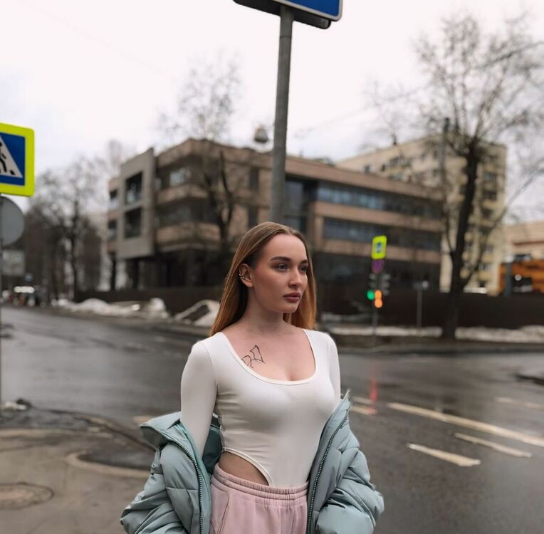  ,   Regina, 27 ,   , 