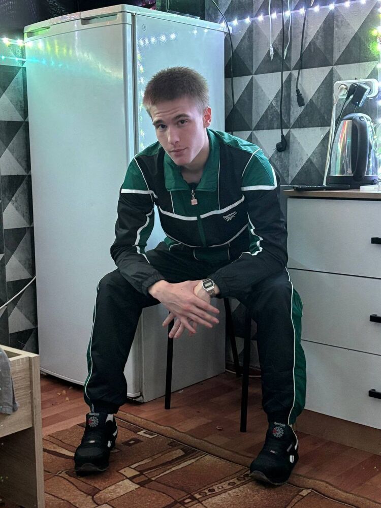  54055831  Matvey, 18 ,    