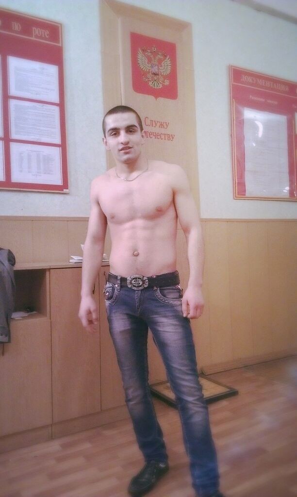  ,   Mikl, 32 ,   ,   , c 