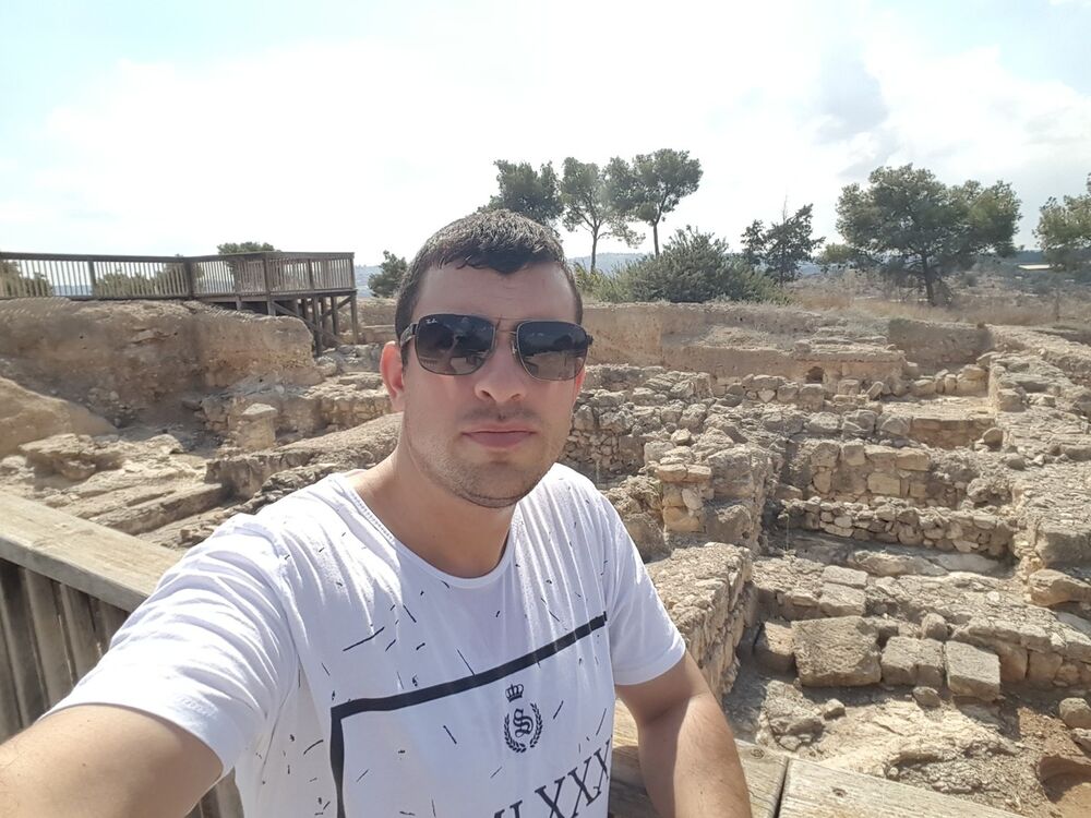  10671071  Roman, 42 ,    
