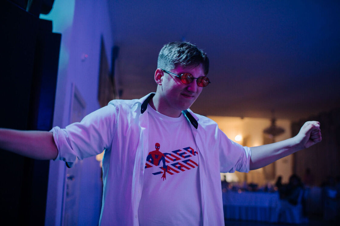  28557731  Mattew, 22 ,    