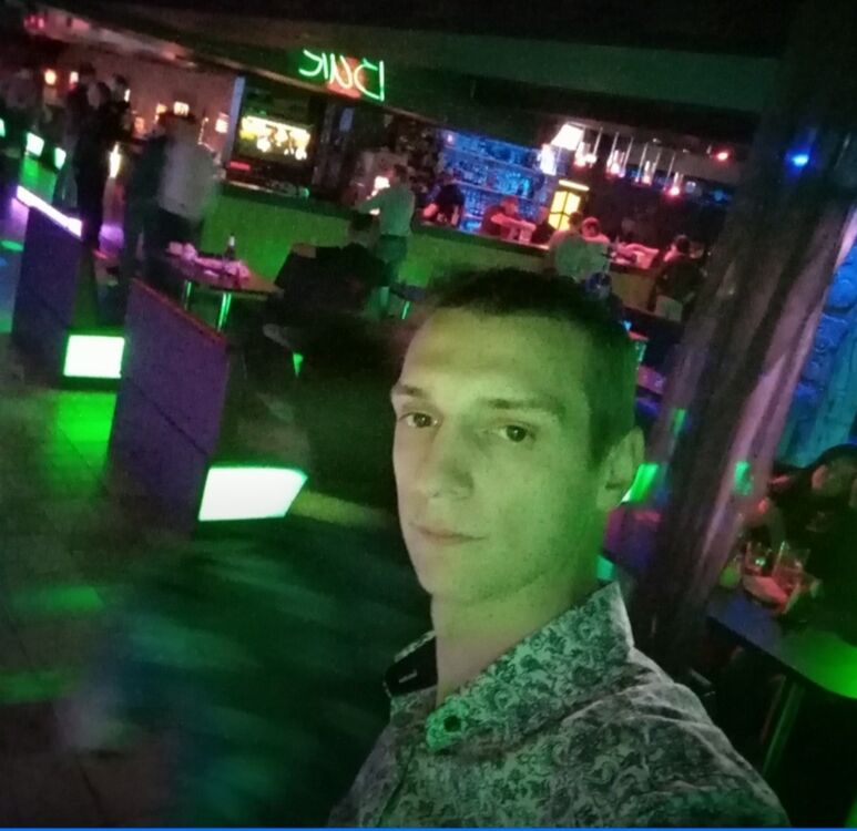  ,   Denis, 32 ,   ,   