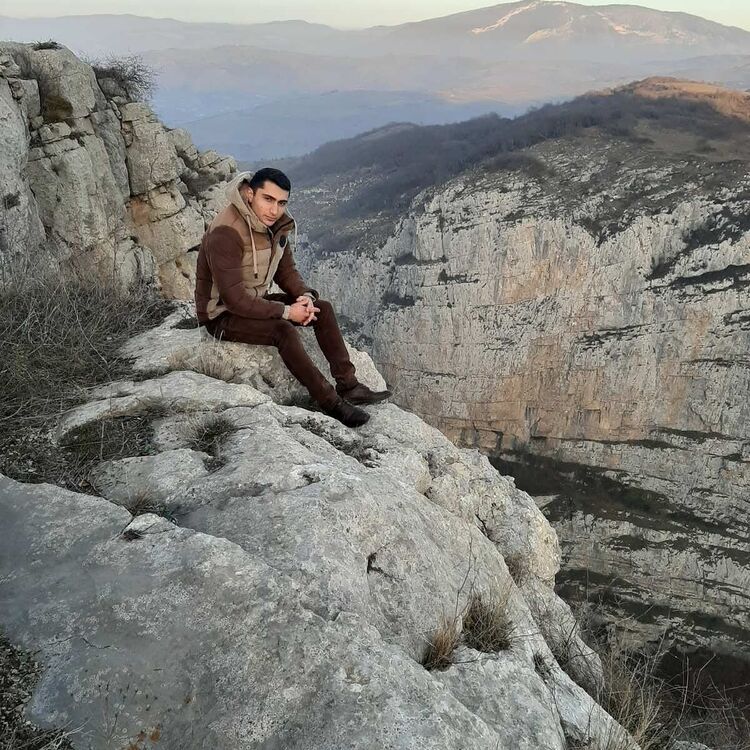  ,   Armen, 28 ,   ,   