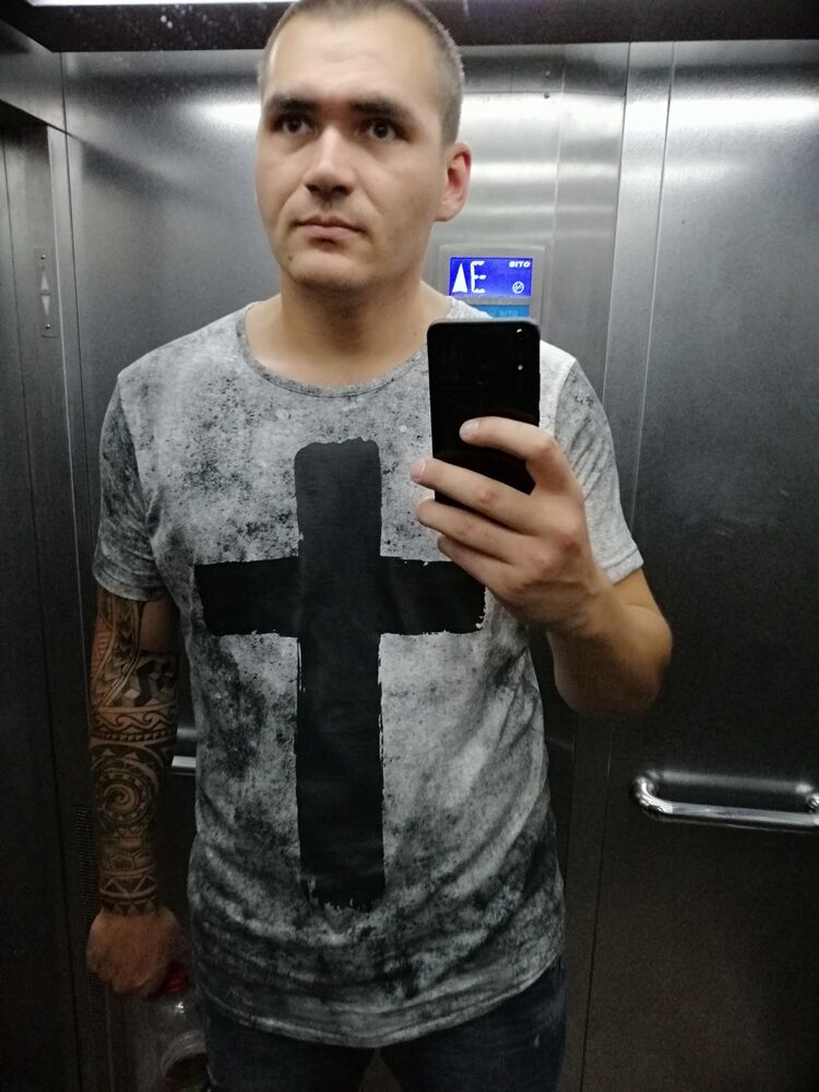  13665231  Yurii, 31 ,    