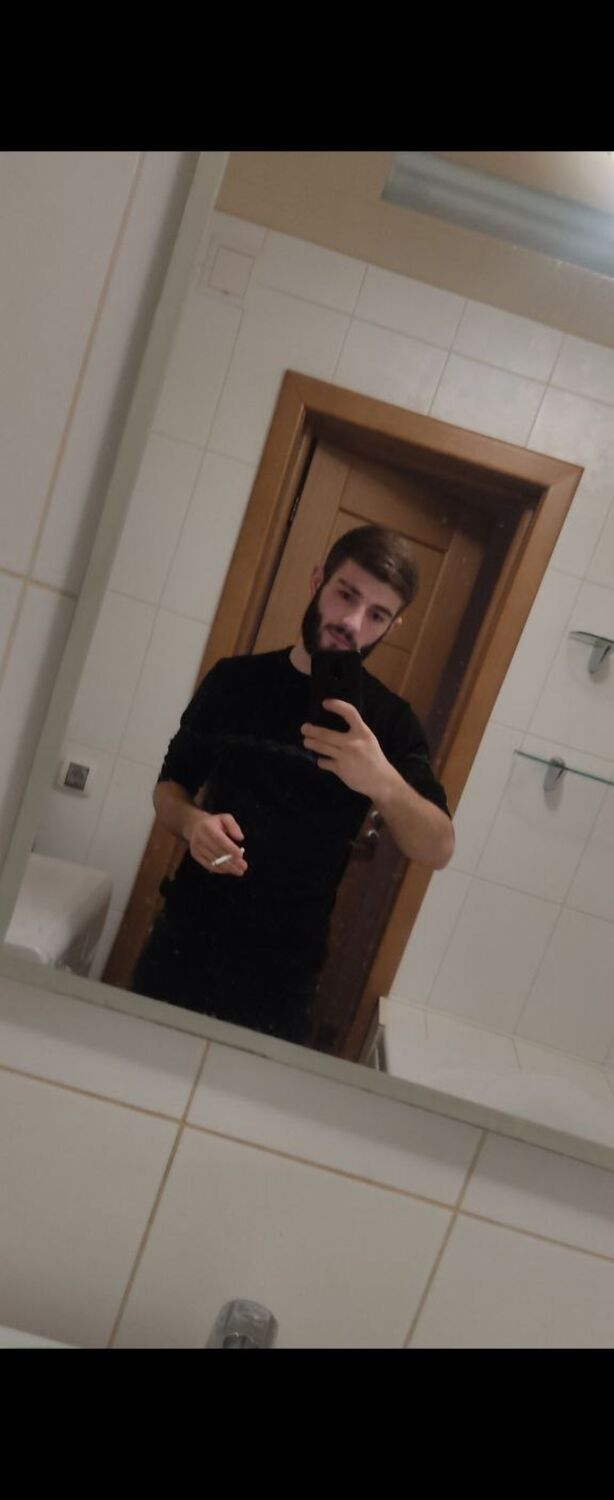  52479971  Armen, 25 ,    