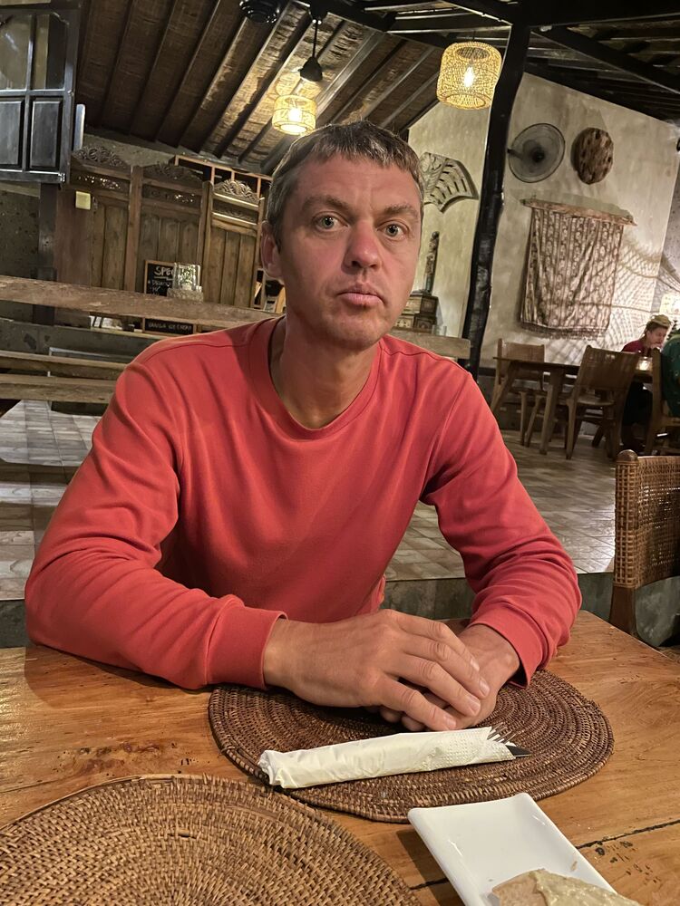  Denpasar,   Aleksandr, 48 ,   ,   , c 